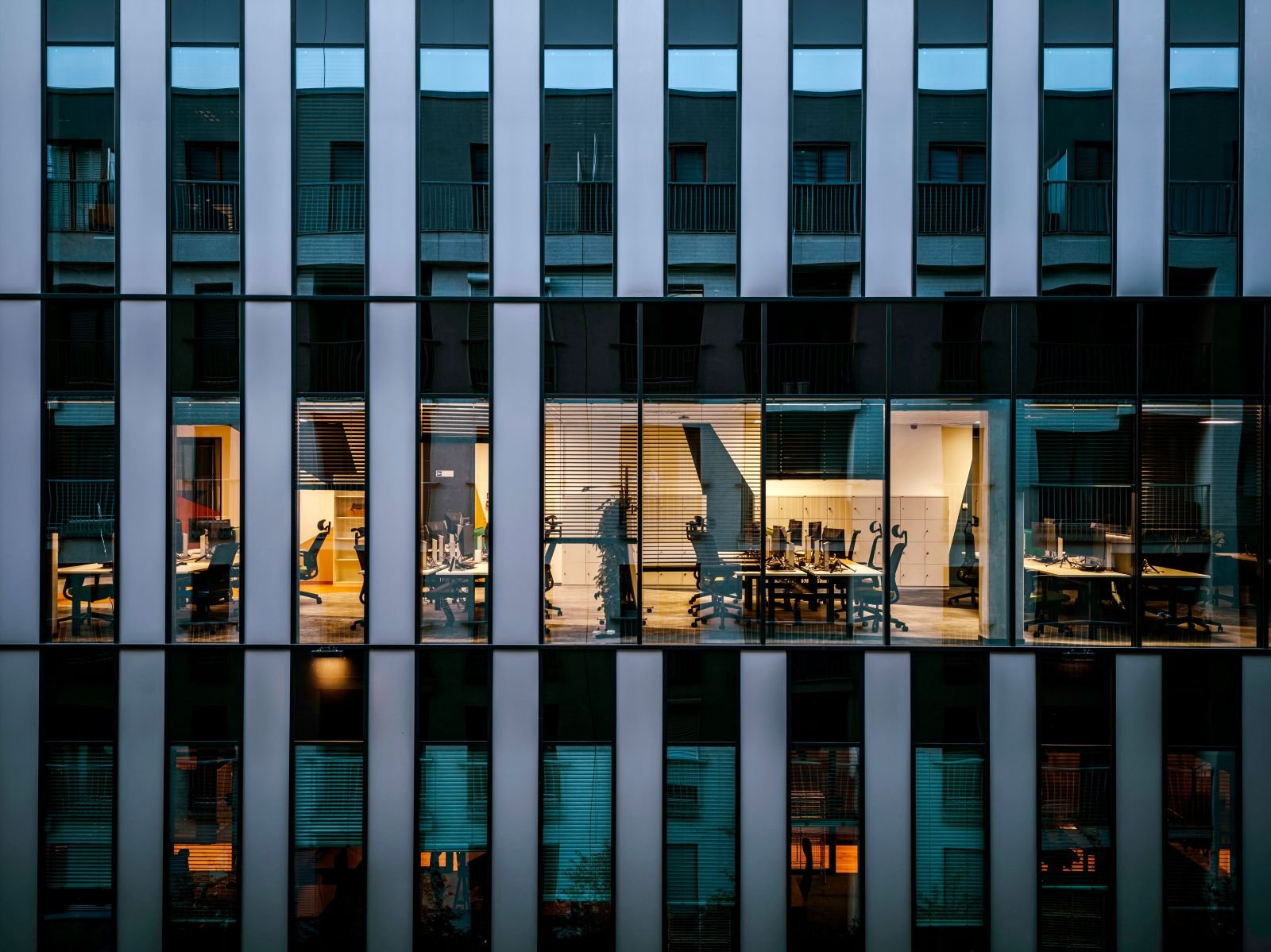 Modern corporate office fit-out by V Square