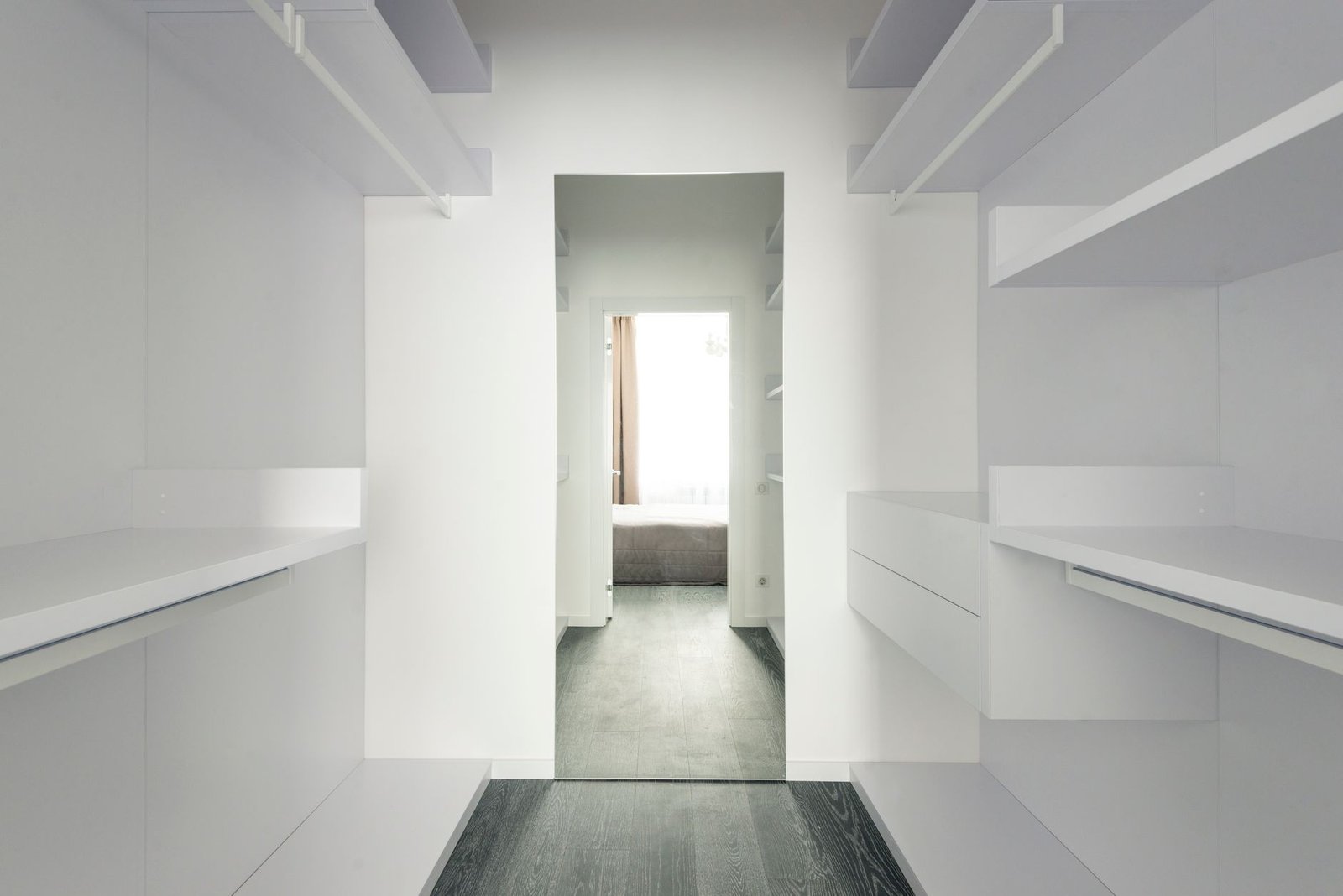 Bright minimalist walk-in wardrobe with open shelving and hanging rail, Dubai villa interior design 2026